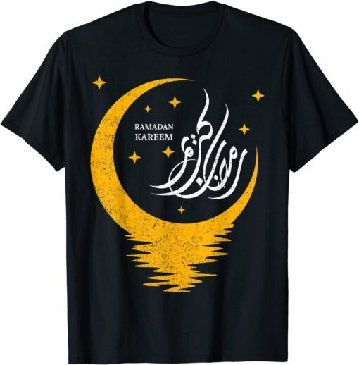 Ramadan Kareem and Mubarak Muslims Arabic Calligraphy Moon Tee Shirt