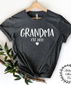 Grandma Est. 2022 Mothers Day Tee Shirt