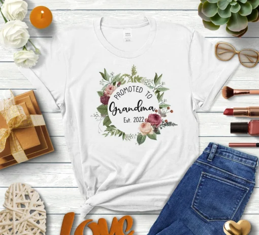 Promoted To Grandma 2022 Floral Tropical Mother's Day Tee Shirt