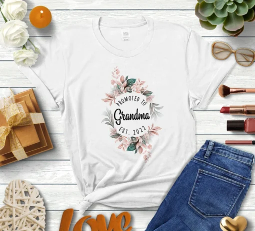 Promoted To Grandma 2022 Flower Tropical Mother's Day Tee Shirt