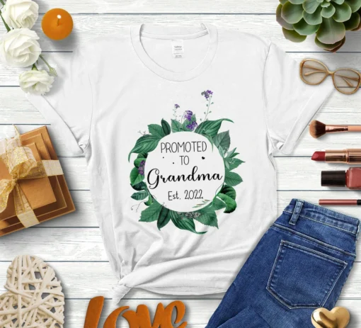 Promoted To Grandma 2022 Tropical Floral Mother's Day Tee Shirt