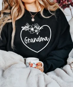 Promoted To Grandma Mothers Day Tee Shirt