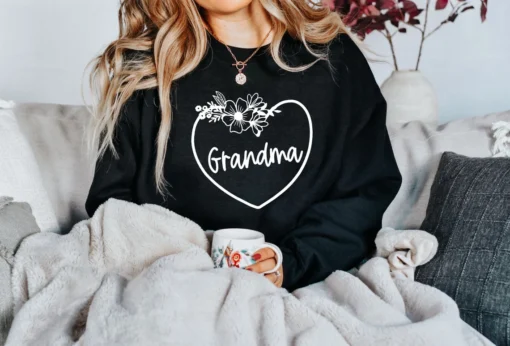 Promoted To Grandma Mothers Day Tee Shirt