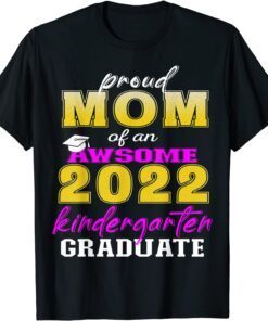 Proud Mom of Kindergarten Graduate 2022 Graduation 22 Mommy Tee Shirt