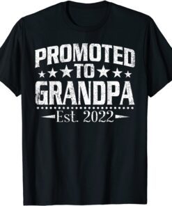 Promoted To Grandpa Est 2022 Soon To Be Grandpa Fathers Day Classic T-Shirt