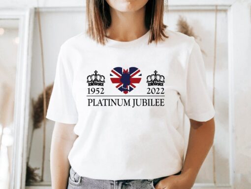 Platinum Jubilee 1952 - 2022 Celebration British Monarch Queen Elizabeth II Union Jack Royal Crown Tee shirt