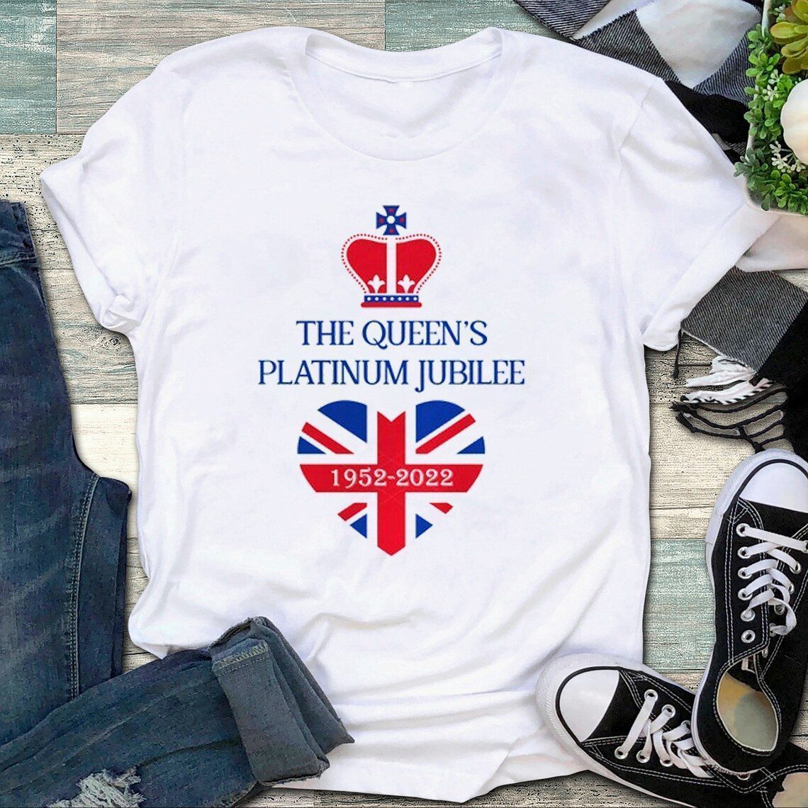 Queen Elizabeth Platinum Jubilee The Queen’s 2022 Tee shirt ...