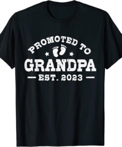 Promoted To Grandpa Est 2023 Grandfather Baby Announcement T-Shirt