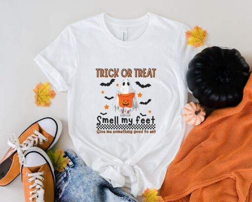 Trick or Treat Smell My Feet Halloween Classic Shirt