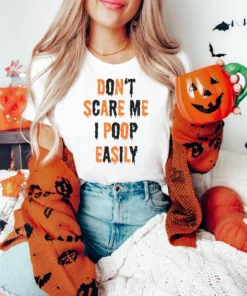 don't scare me i poop easily Halloween Tee Shirt