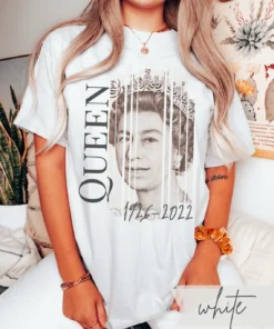 Pray For Queen Elizabeth 1926-2022 Queen of England T-Shirt