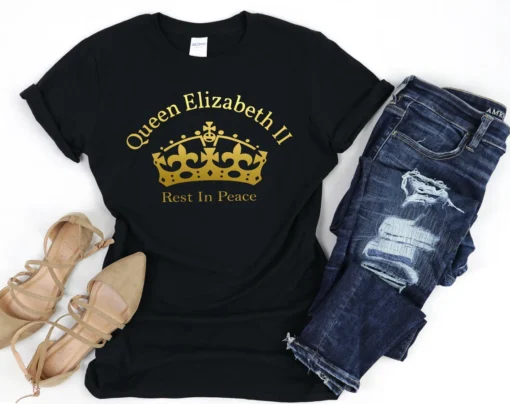 Queen Elizabeth Rest in Peace 1926 - 2022 Tee Shirt