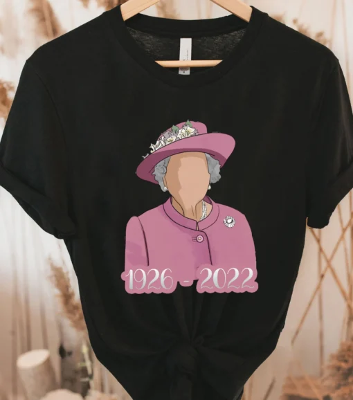 RIP Queen Elizabeth ll 1926-2022 The Queen Rest In Peace Majesty Tee Shirt