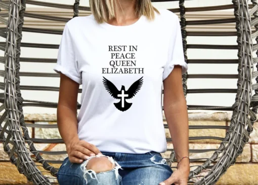 Rest In Peace Elizabeth Pray For Queen Elizabeth 1926-2022 T-Shirt