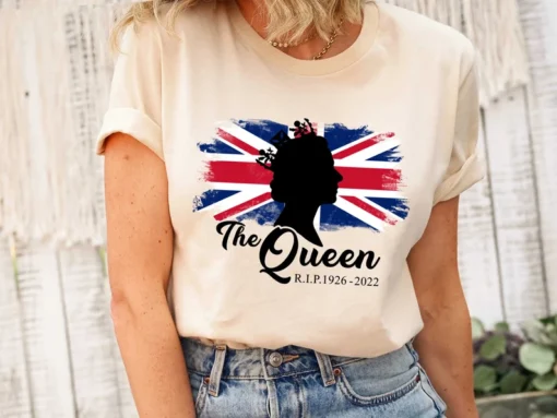 The Queen RIP 1926 - 2022 Majesty The Queen Elizabeth II Tee Shirt