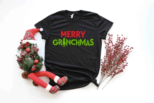 Merry Christmas, Joyful Believe Mistletoe Blessing Friends Snow Noel T-Shirt