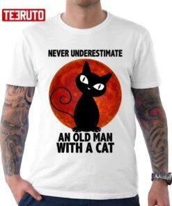 Never Underestimate An Old Man Witth A Cat Tee shirt