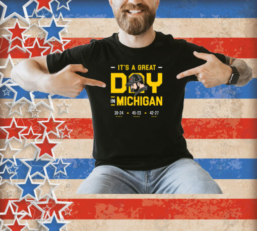 It's-a-Great-Day-in-Michigan-Michigan-College-Fans-TShirt