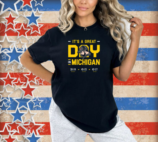 It's-a-Great-Day-in-Michigan-Michigan-College-Fans-TShirt