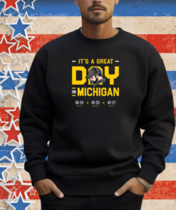 It's-a-Great-Day-in-Michigan-Michigan-College-Fans-TShirt