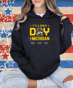 It's-a-Great-Day-in-Michigan-Michigan-College-Fans-TShirt