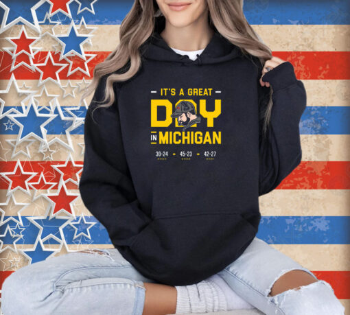 It's-a-Great-Day-in-Michigan-Michigan-College-Fans-TShirt