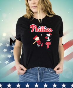 Peanuts Charlie Brown And Snoopy Playing Baseball Philadelphia Phillies shirt