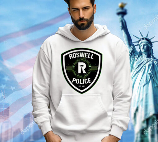 Roswell police est 1891 protect and serve those that land here T-Shirt