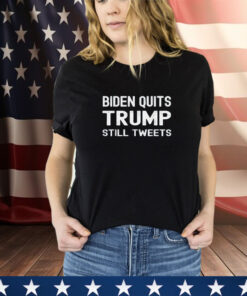 Cool Mugshot Trump Middle Finger, Free Trump 2024 Mugsho T-Shirt